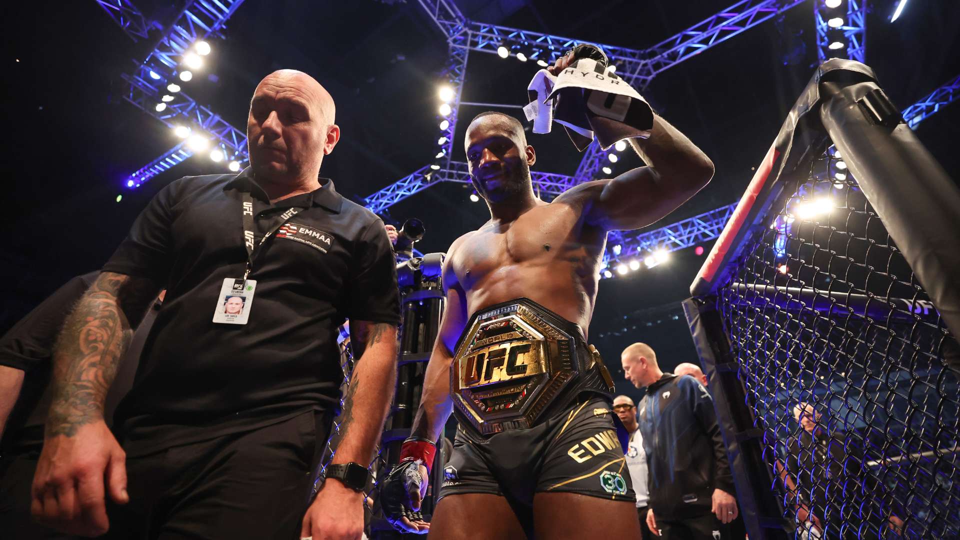 的表现愈加 的表现愈加